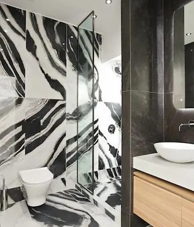 Jo&coloft - Heart Of Venizelou Metro Apartment *